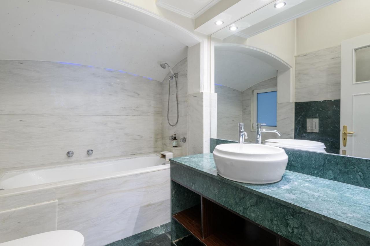 Presidential By Apartment *